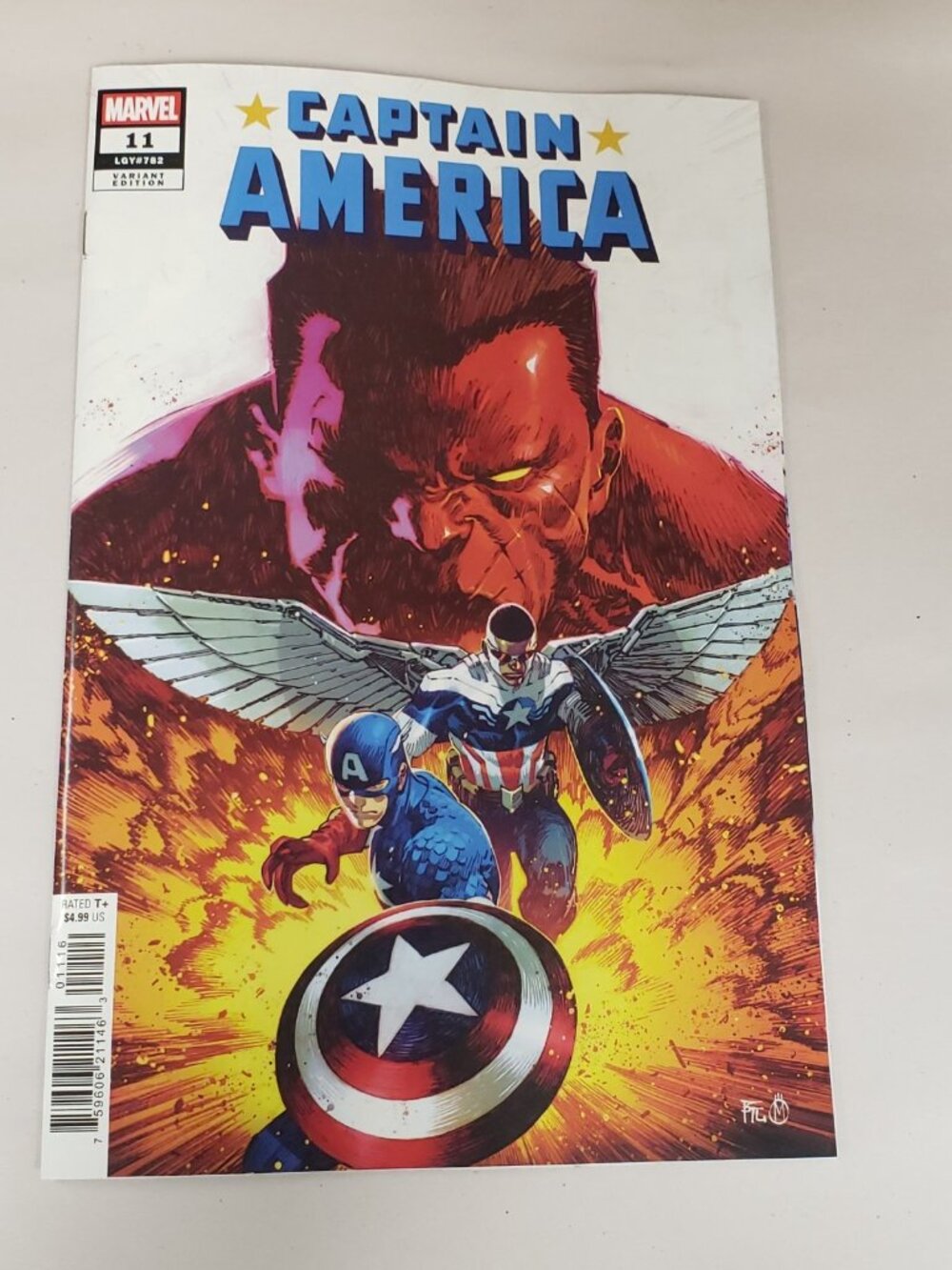 Captain America #11 Dike Ruan 1:25 Retailer Incentive Variant NM - Picture 2 of 6